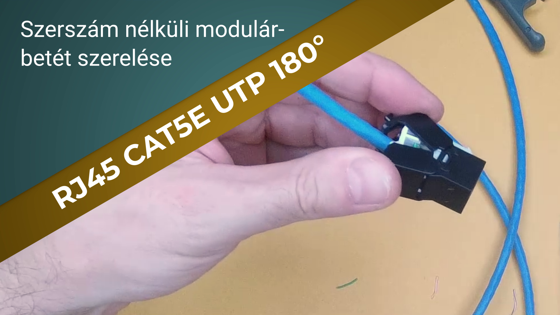 Szerszám nélküli modulár betét szerelése - RJ45 CAT5E UTP
